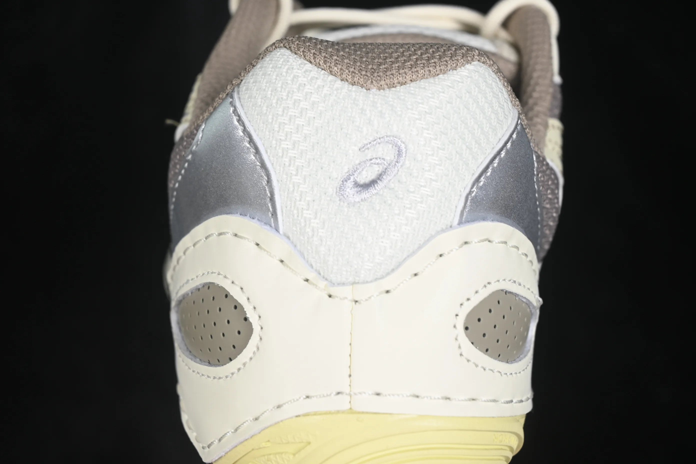 All categories Asics Asics series Asics Hypersync Asics Hypersync fashion retro breathable lightweight thin-soled moral training shoes 1203A879-250